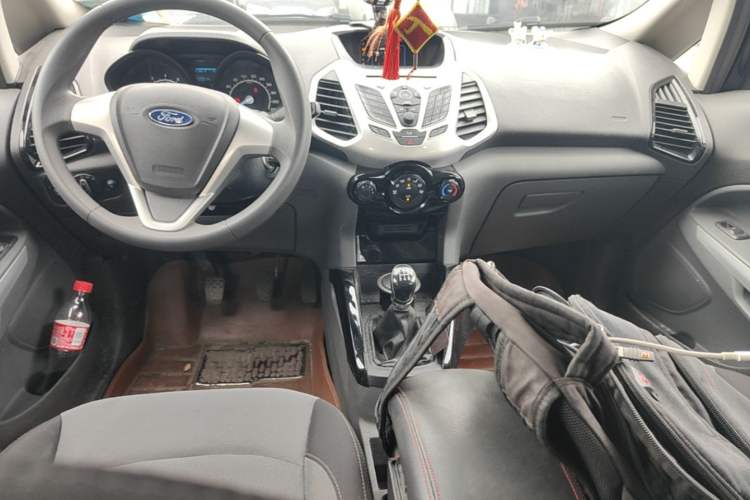 Used Ford EcoSport 2013 1.5L Manual Fashion Model Center Console