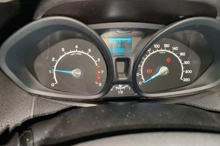 Used Ford EcoSport 2013 1.5L Automatic Fashion Model Instrument Cluster