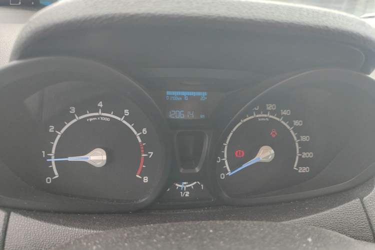 Used Ford EcoSport 2013 1.5L Manual Fashion Model Odometer Close Up