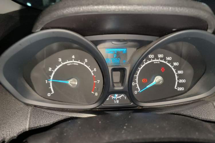 Used Ford EcoSport 2013 1.5L Automatic Fashion Model Odometer Close Up