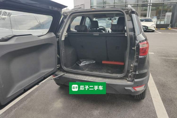 Used Ford EcoSport 2013 1.5L Manual Fashion Model Trunk