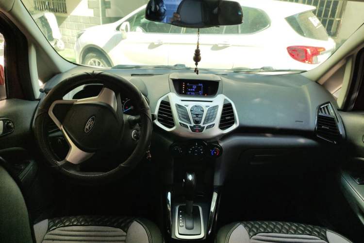 Used Ford EcoSport 2013 1.5L Automatic Fashion Model Center Console