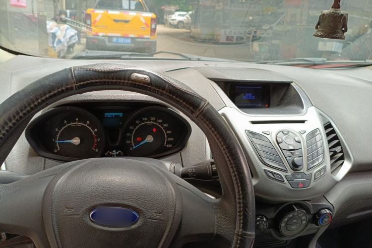 Used Ford EcoSport 2013 1.5L Manual Comfort Model Center Console