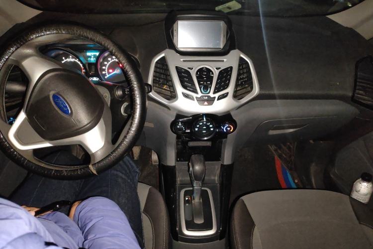 Used Ford EcoSport 2013 1.5L Automatic Fashion Model Center Console
