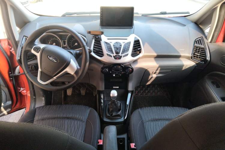 Used Ford EcoSport 2013 1.5L Manual Luxury Model Center Console