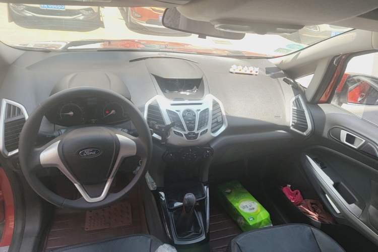 Used Ford EcoSport 2013 1.5L Manual Fashion Model Center Console