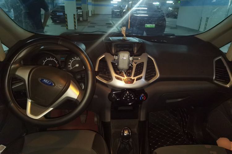 Used Ford EcoSport 2013 1.5L Manual Fashion Model Center Console