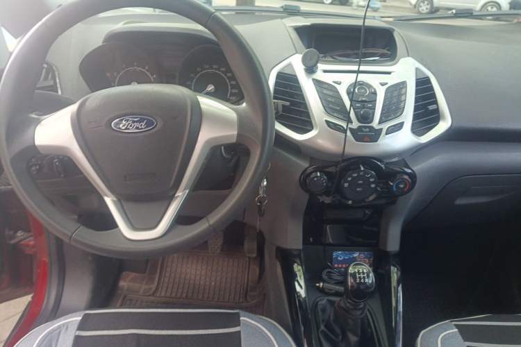 Used Ford EcoSport 2013 1.5L Manual Fashion Model Center Console