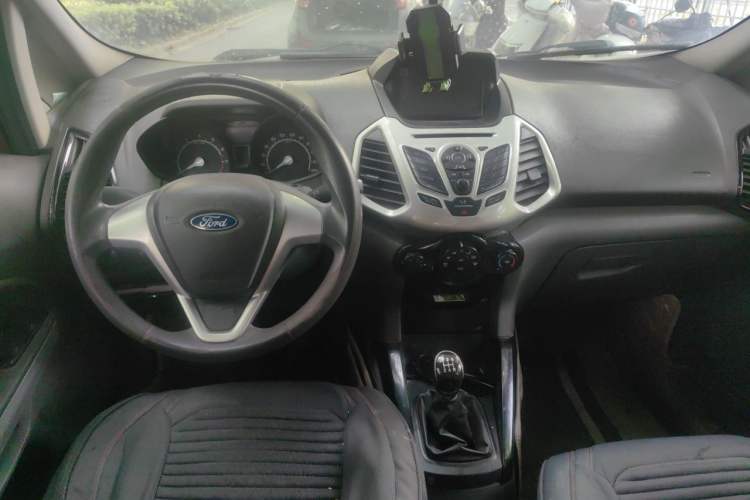 Used Ford EcoSport 2013 1.5L Manual Fashion Model Center Console