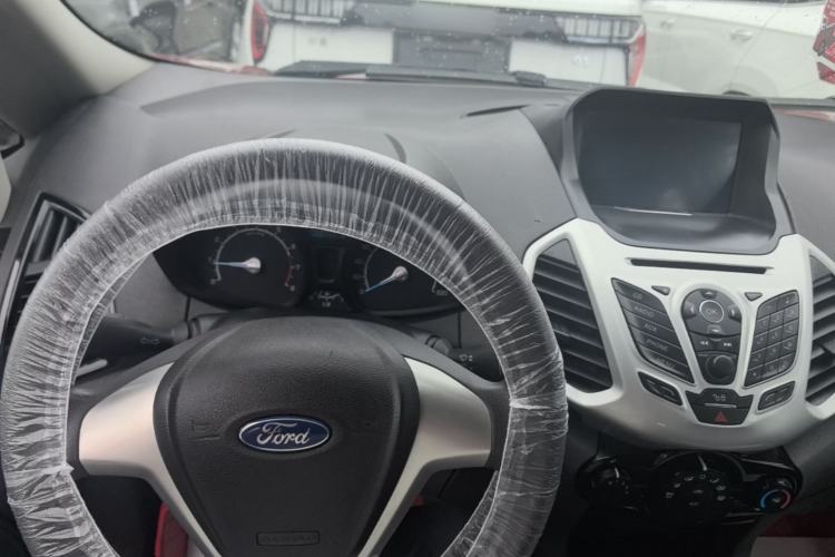Used Ford EcoSport 2013 1.5L Automatic Fashion Model Center Console