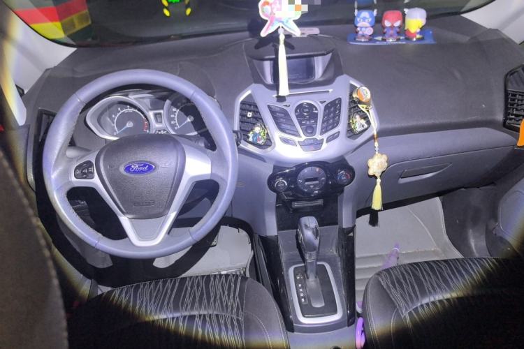 Used Ford EcoSport 2013 1.5L Automatic Prestige Model Center Console