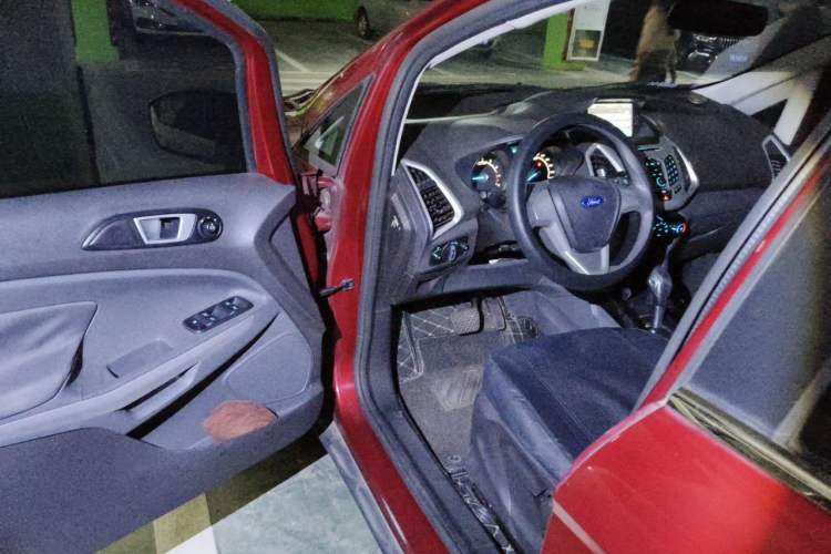 Used Ford EcoSport 2013 1.5L Automatic Fashion Model Driver Seat