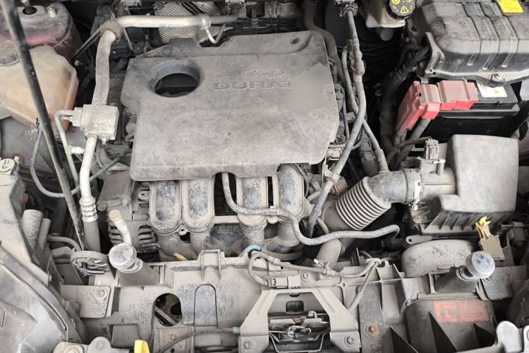 Used Ford EcoSport 2013 1.5L Manual Fashion Model Engine Bay