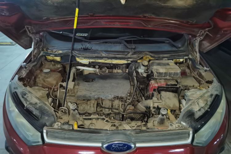 Used Ford EcoSport 2013 1.5L Manual Fashion Model Engine Bay