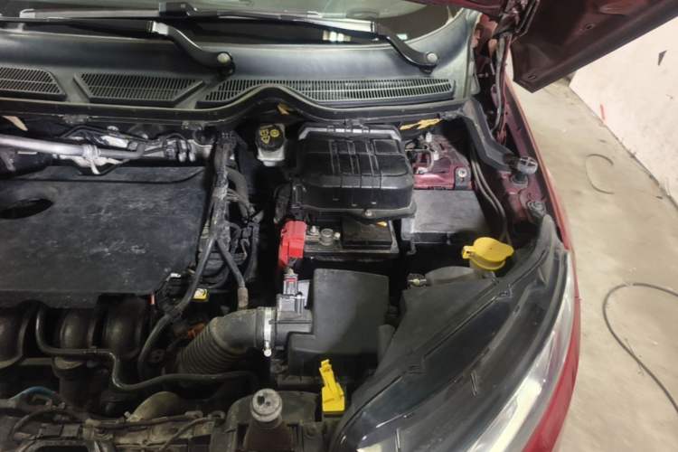 Used Ford EcoSport 2013 1.5L Automatic Fashion Model Engine Bay Left