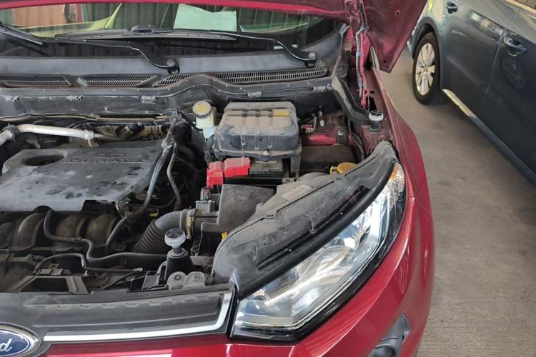 Used Ford EcoSport 2013 1.5L Automatic Fashion Model Engine Bay Left