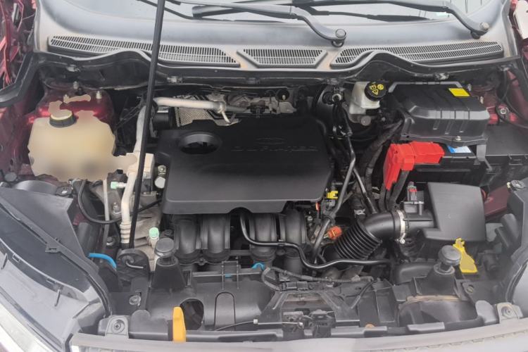 Used Ford EcoSport 2013 1.5L Automatic Fashion Model Engine Bay