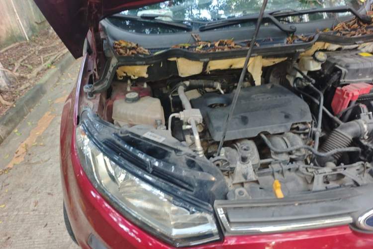 Used Ford EcoSport 2013 1.5L Automatic Prestige Model Engine Bay Right