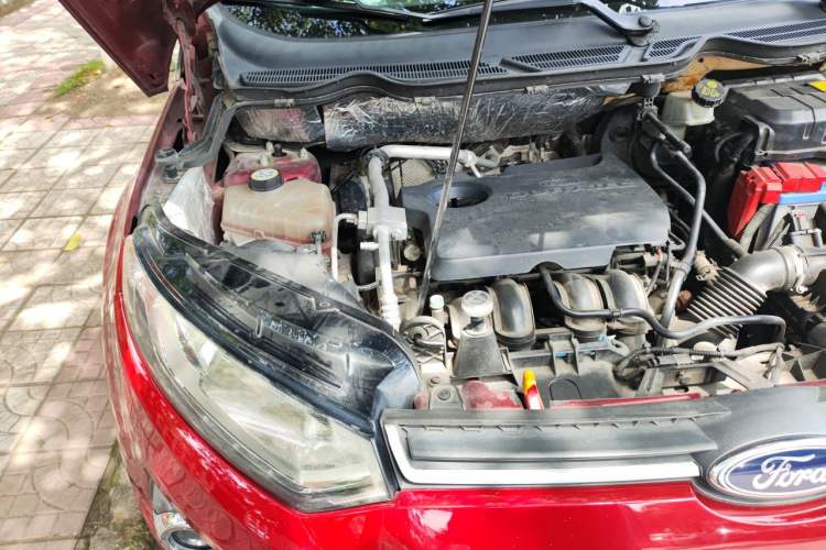 Used Ford EcoSport 2013 1.5L Automatic Fashion Model Engine Bay Right