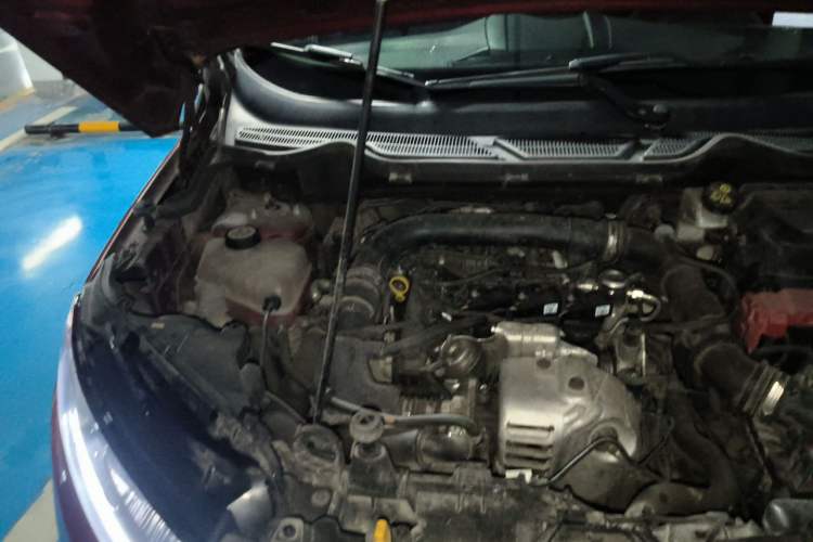 Used Ford EcoSport 2013 1.0L GTDi Manual Luxury Model Engine Bay Right