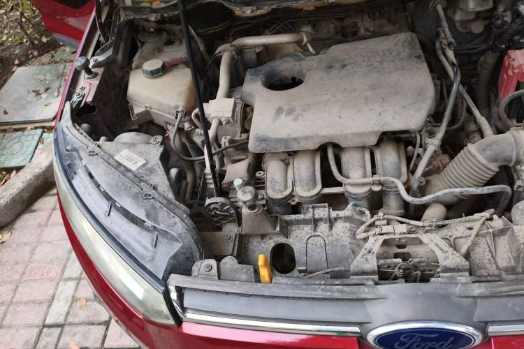 Used Ford EcoSport 2013 1.5L Manual Luxury Model Engine Bay Right