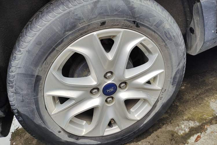 Used Ford EcoSport 2013 1.5L Manual Fashion Model Exterior 5
