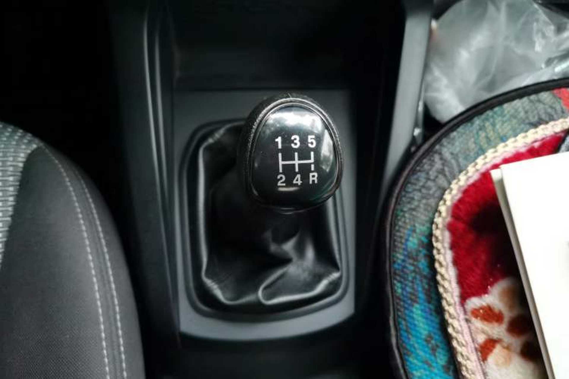 Used Ford EcoSport 2013 1.5L Manual Comfort Model Gear Lever
