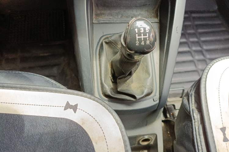 Used Ford EcoSport 2013 1.5L Manual Comfort Model Gear Lever