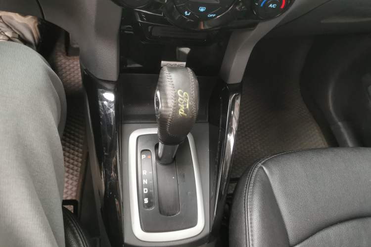 Used Ford EcoSport 2013 1.5L Automatic Prestige Model Gear Lever
