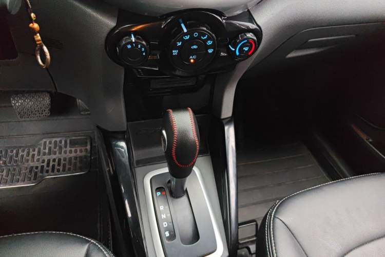 Used Ford EcoSport 2013 1.5L Automatic Fashion Model Gear Lever