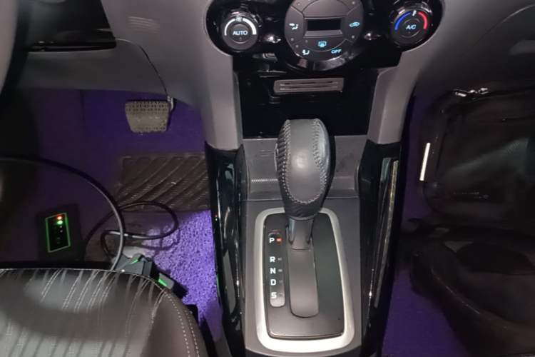 Used Ford EcoSport 2013 1.5L Automatic Prestige Model Gear Lever
