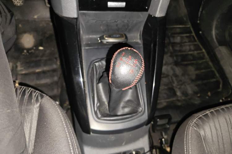 Used Ford EcoSport 2013 1.5L Manual Luxury Model Gear Lever