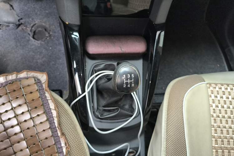 Used Ford EcoSport 2013 1.5L Manual Fashion Model Gear Lever