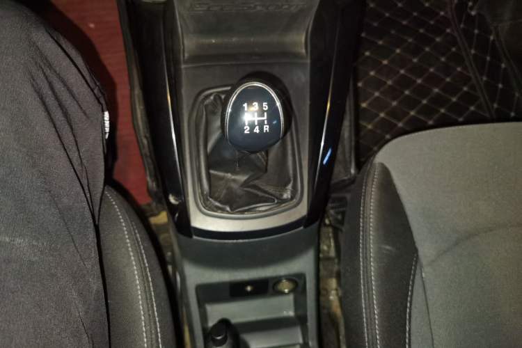 Used Ford EcoSport 2013 1.5L Manual Fashion Model Gear Lever
