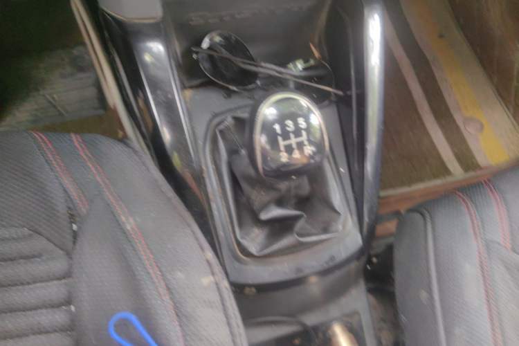 Used Ford EcoSport 2013 1.5L Manual Fashion Model Gear Lever