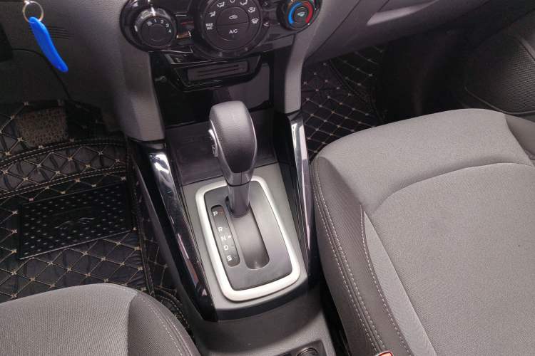 Used Ford EcoSport 2013 1.5L Automatic Fashion Model Gear Lever