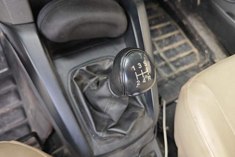 Used Ford EcoSport 2013 1.5L Manual Comfort Model Gear Lever