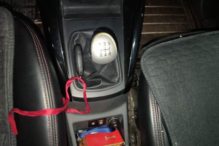 Used Ford EcoSport 2013 1.0L GTDi Manual Luxury Model Gear Lever