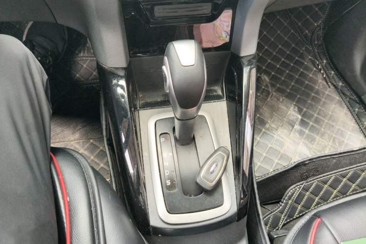 Used Ford EcoSport 2013 1.5L Automatic Prestige Model Gear Lever
