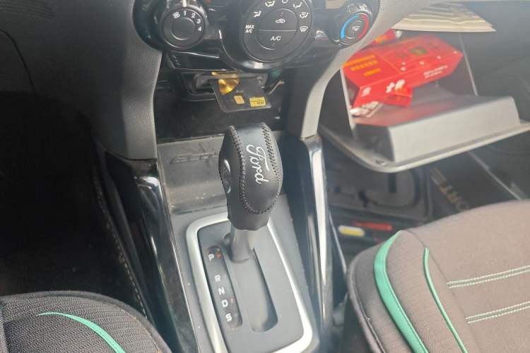 Used Ford EcoSport 2013 1.5L Automatic Fashion Model Gear Lever