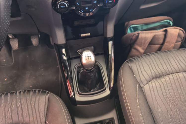 Used Ford EcoSport 2013 1.0L GTDi Manual Luxury Model Gear Lever