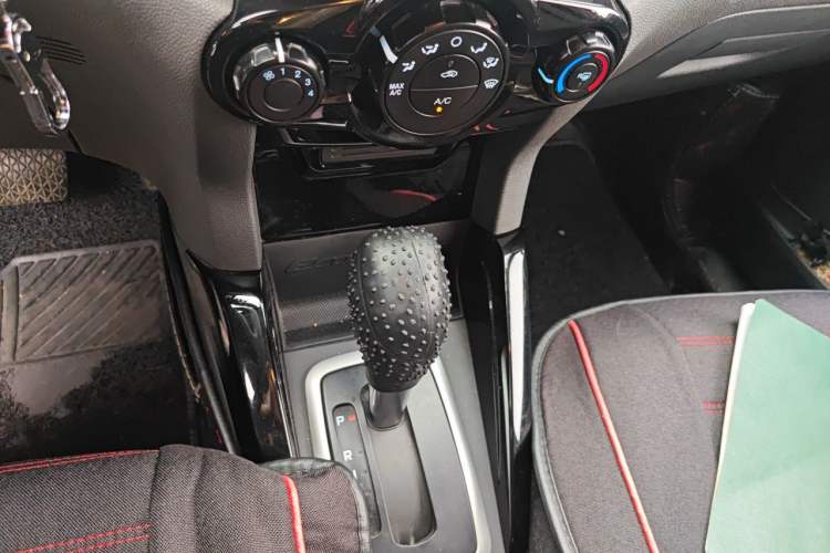 Used Ford EcoSport 2013 1.5L Automatic Fashion Model Gear Lever