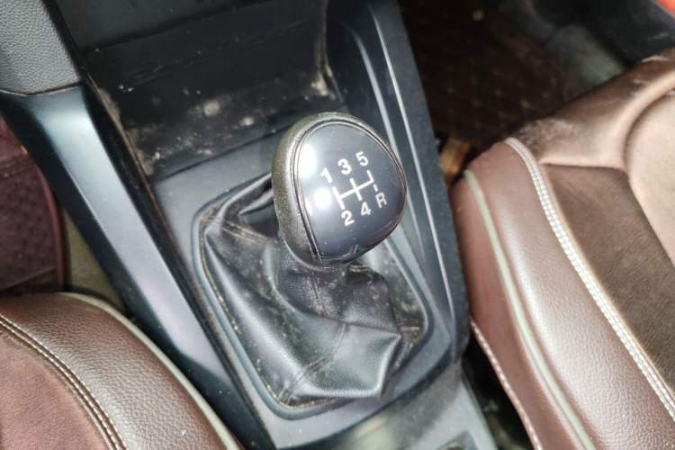 Used Ford EcoSport 2013 1.5L Manual Comfort Model Gear Lever