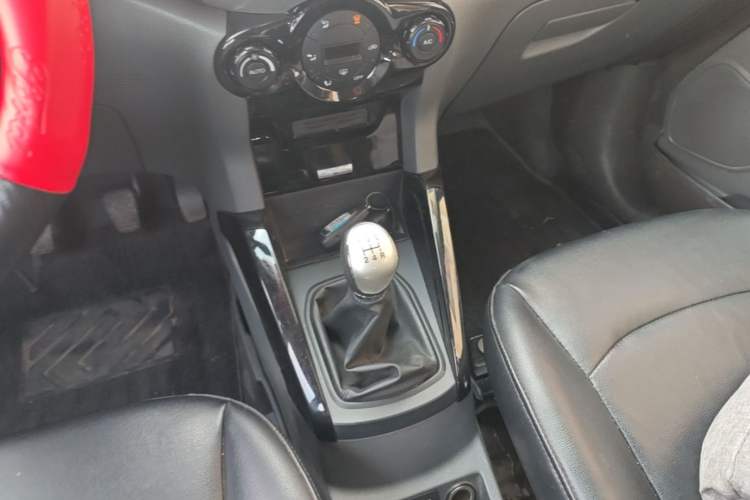 Used Ford EcoSport 2013 1.5L Manual Luxury Model Gear Lever