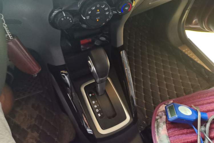 Used Ford EcoSport 2013 1.5L Automatic Fashion Model Gear Lever