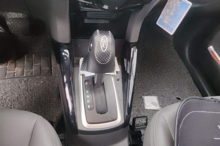 Used Ford EcoSport 2013 1.5L Automatic Fashion Model Gear Lever