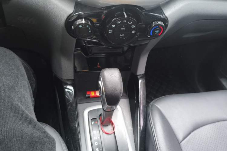 Used Ford EcoSport 2013 1.5L Automatic Fashion Model Gear Lever