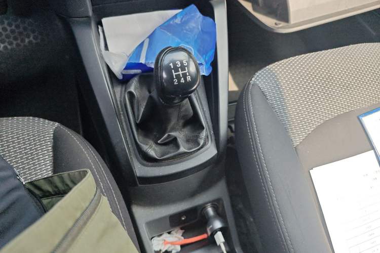Used Ford EcoSport 2013 1.5L Manual Comfort Model Gear Lever
