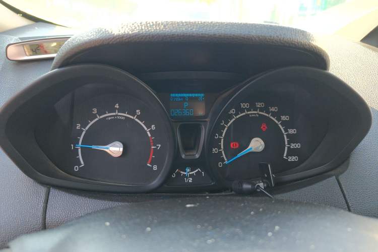 Used Ford EcoSport 2013 1.5L Automatic Fashion Model Instrument Cluster