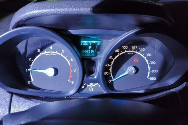 Used Ford EcoSport 2013 1.5L Automatic Fashion Model Instrument Cluster